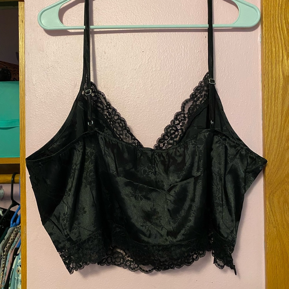 Black Floral Lace Trim Satin Cami Crop Top 4x Shein - Picture 5 of 14